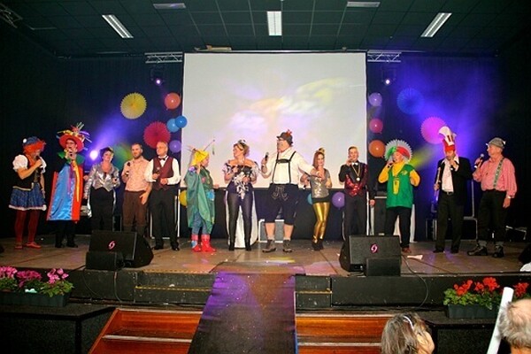 Hierop drinken we een slok