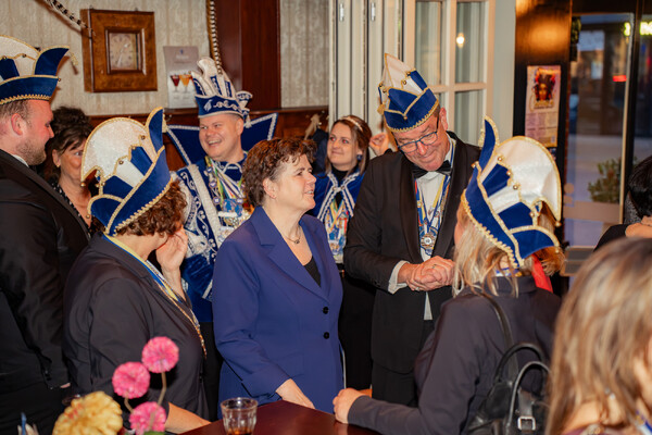 Pronkzitting 2026 "Ut is Blauw-Wit"