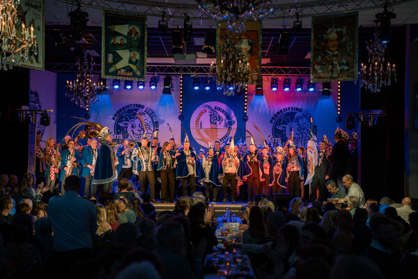 Pronkzitting 2026 "Ut is Blauw-Wit"