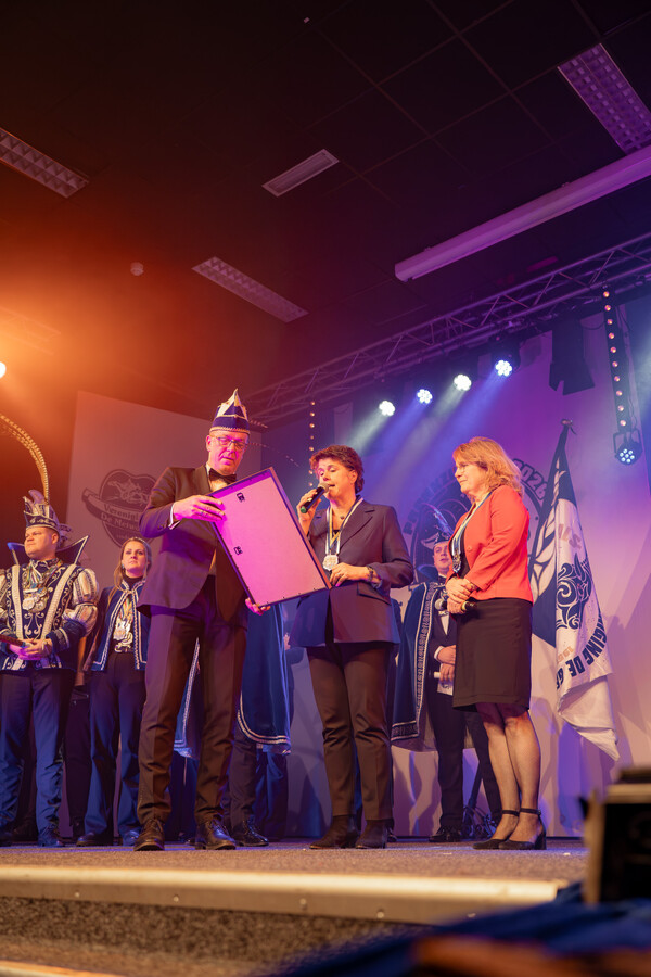 Pronkzitting 2026 "Ut is Blauw-Wit"