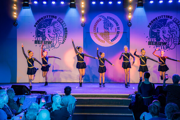 Pronkzitting 2026 "Ut is Blauw-Wit"